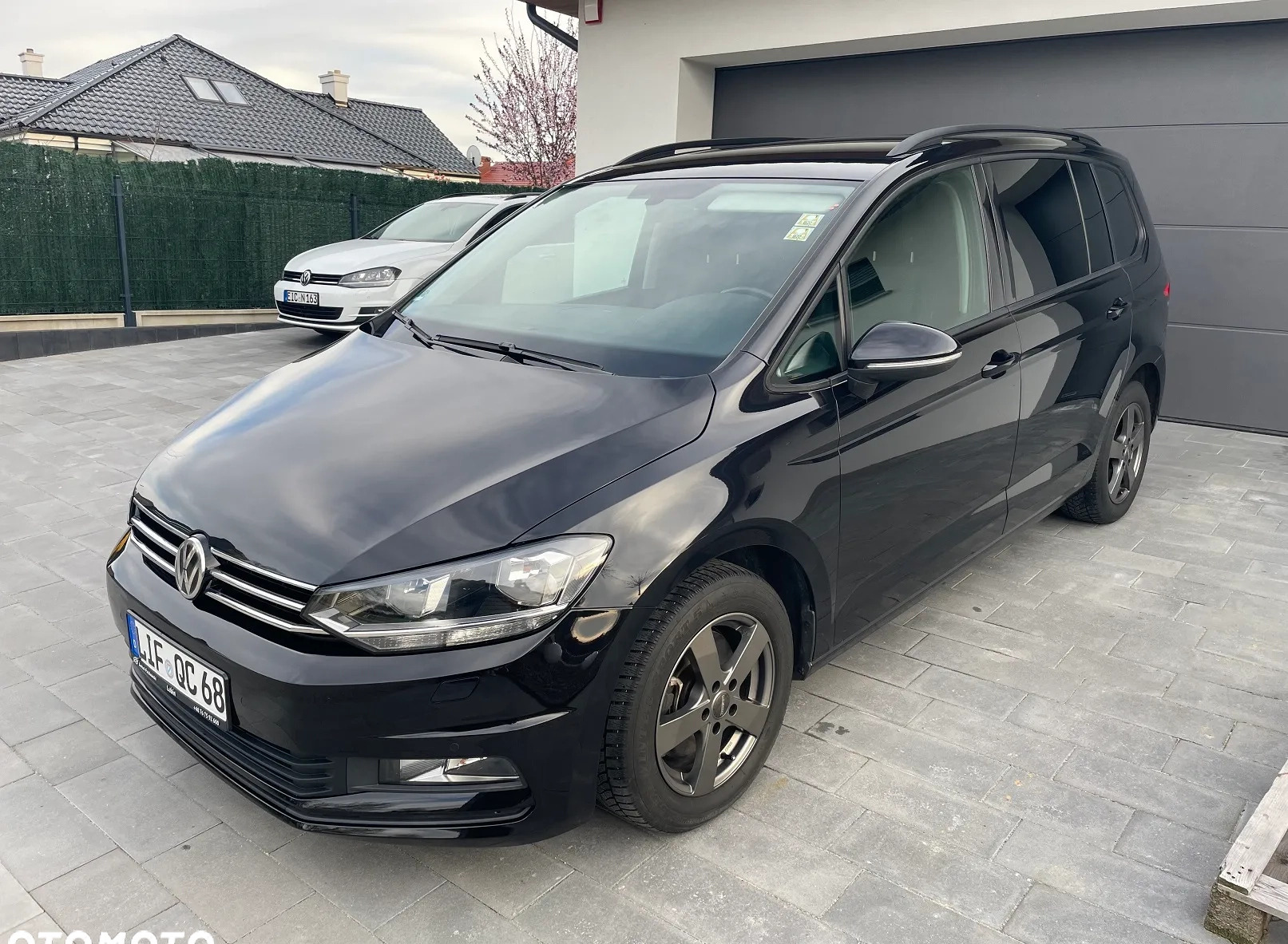 Volkswagen Touran cena 60900 przebieg: 106675, rok produkcji 2016 z Leszno małe 529